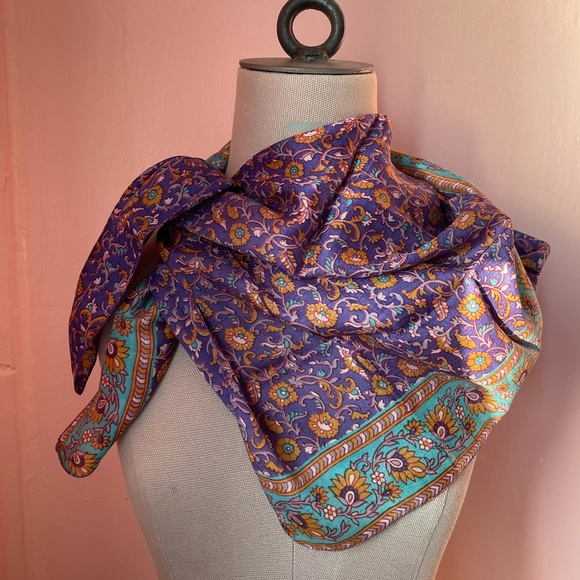 New Purple/blue flower print vintage handmade silk scarf. - Picture 3 of 8